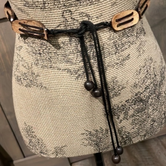 Brown/tan shell bead string Statement belt size 31-41” - Picture 2 of 8